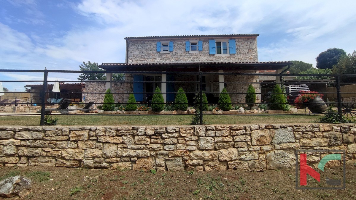 Istra, Sveti Lovreč, prenovljena kamnita hiša z bazenom, hiša za obnovo na parceli 9235m2, #prodaja