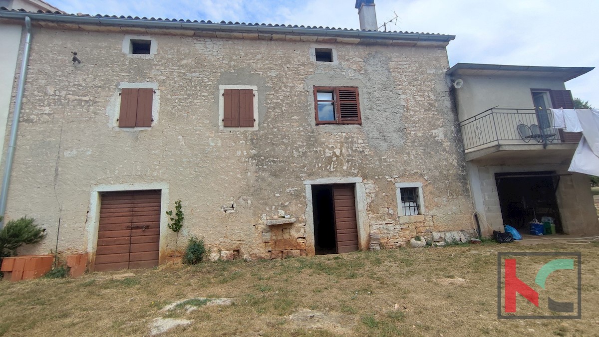 Istra, Sveti Lovreč, prenovljena kamnita hiša z bazenom, hiša za obnovo na parceli 9235m2, #prodaja