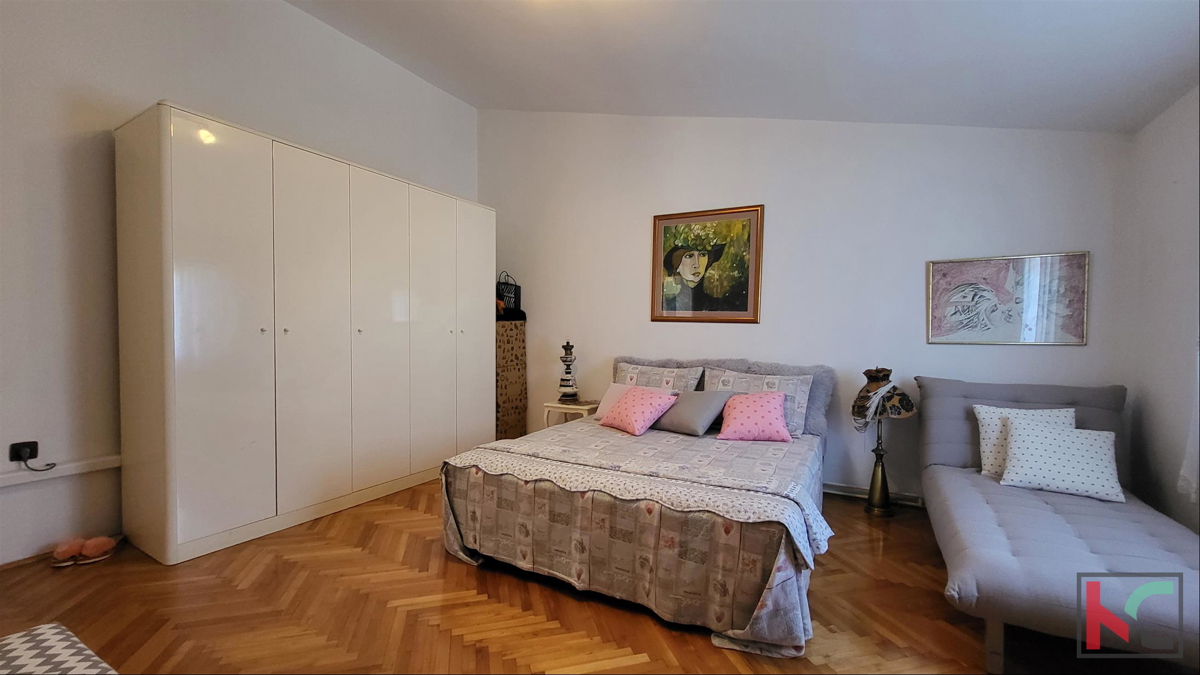 Pula, minimalistična hiša na mirni lokaciji v centru mesta