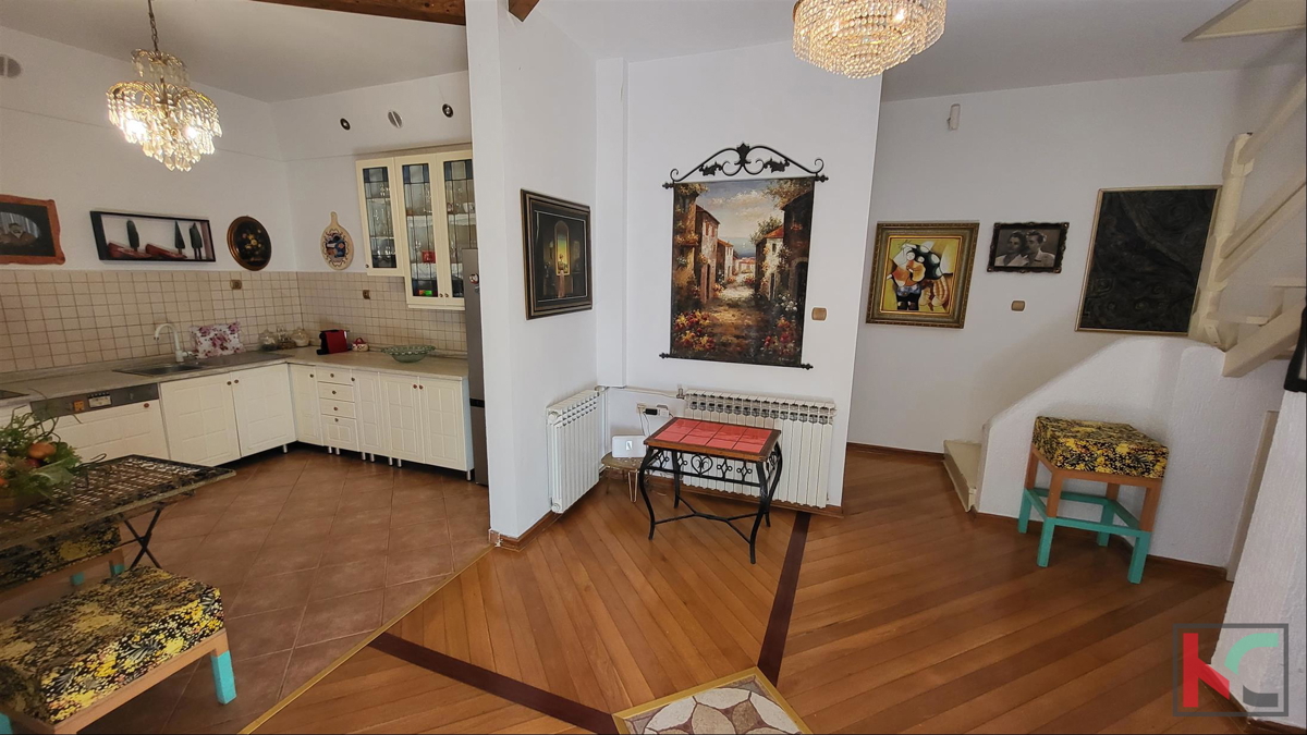 Pula, minimalistična hiša na mirni lokaciji v centru mesta
