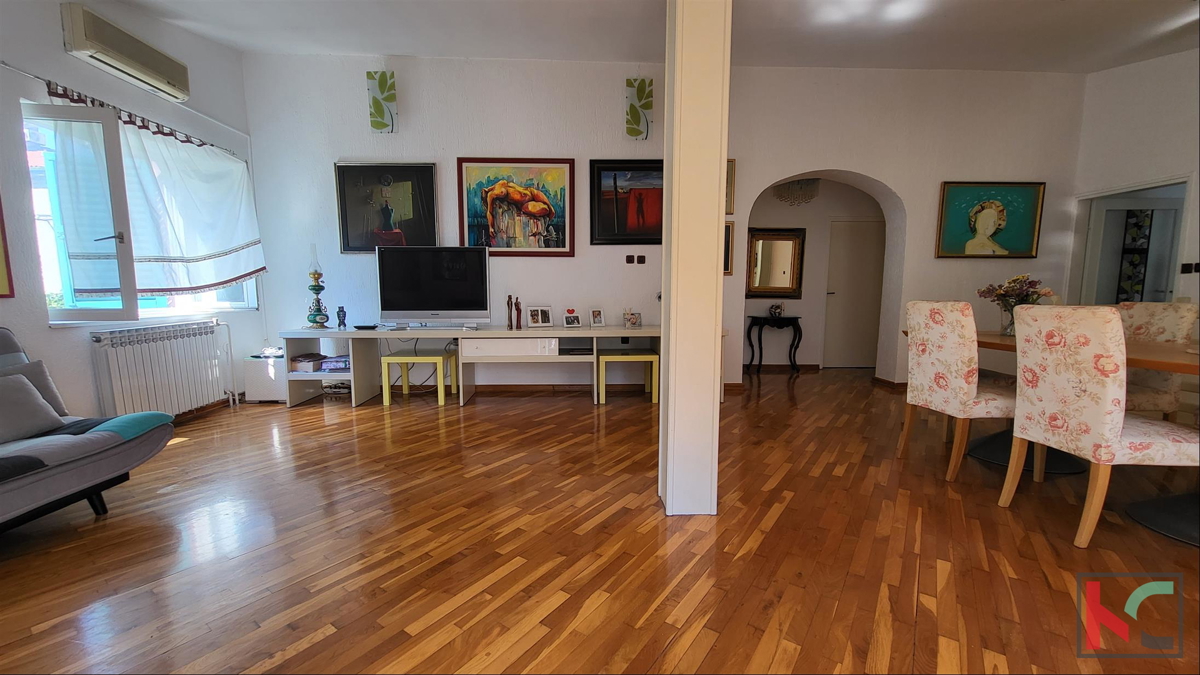 Pula, minimalistična hiša na mirni lokaciji v centru mesta