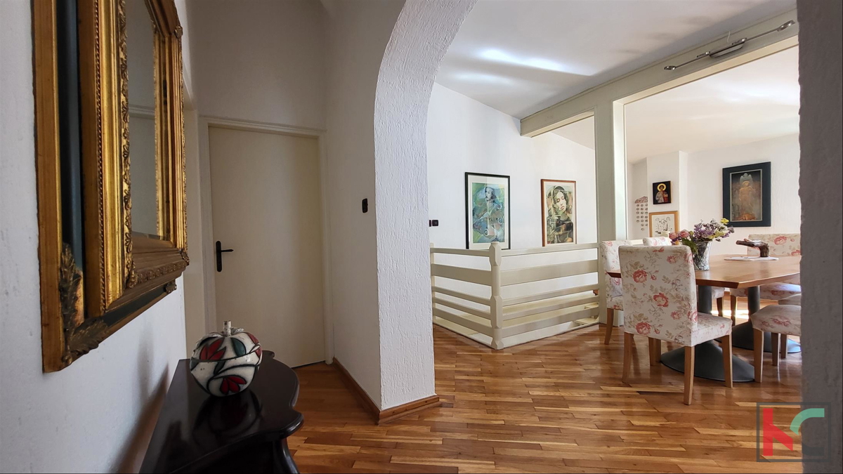Pula, minimalistična hiša na mirni lokaciji v centru mesta