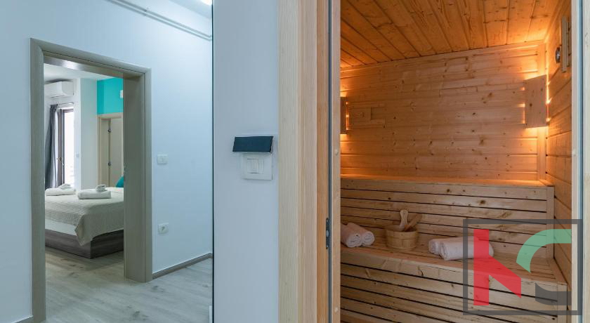 Istra, Pula, počitniška apartmajska hiša z bazenom na urejenem vrtu, 350 m od morja