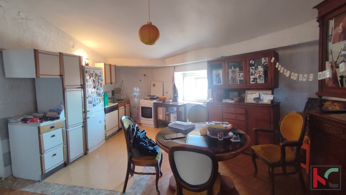 Istra, Pula, stanovanje 122,06 m2, za prenovo, center, Giardini