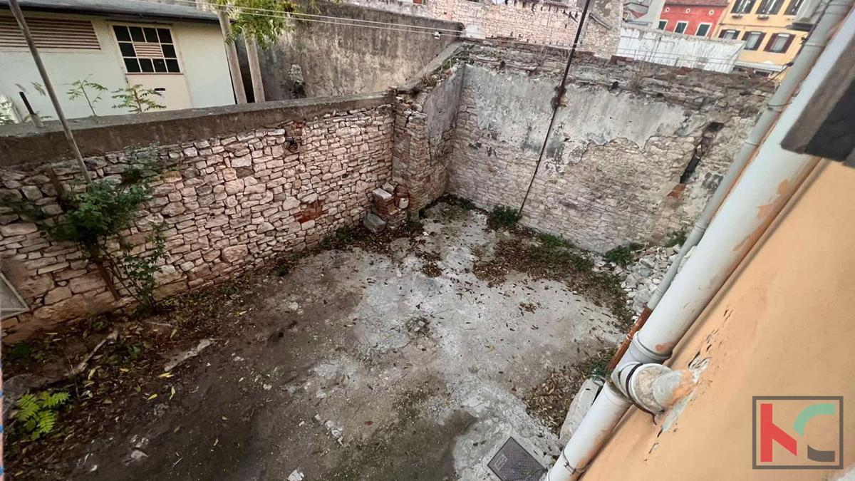 Pula, Center, stanovanje 61,88 m2, štirisobno stanovanje v strogem centru Pule s parkiriščem #prodaja