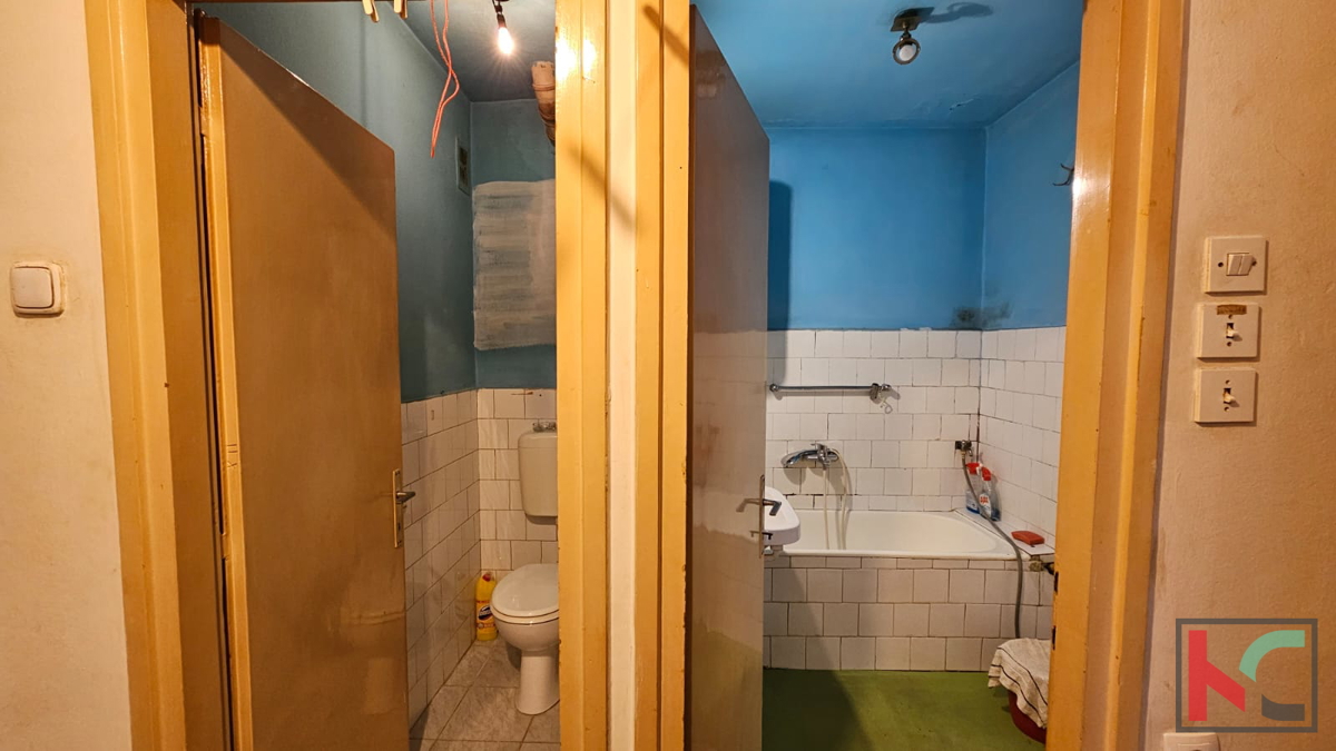 Istra, Pula, širši center, družinsko stanovanje 2SS+DB 57,31m2 v starejši novogradnji za prenovo, #prodaja