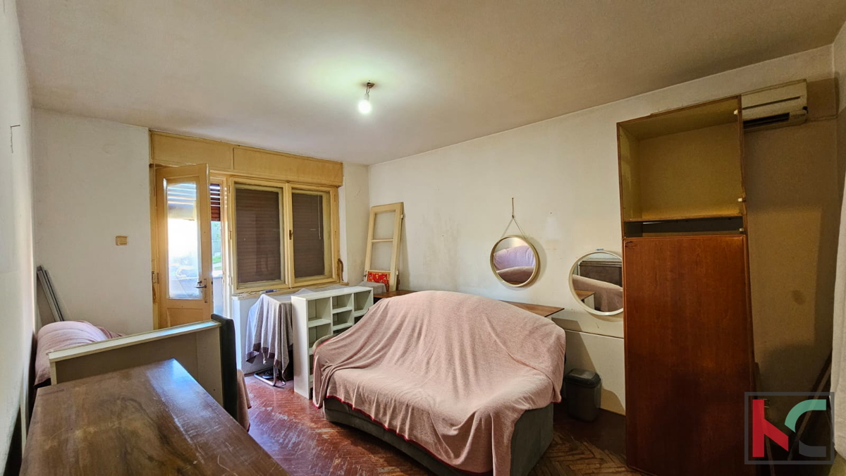 Istra, Pula, širši center, družinsko stanovanje 2SS+DB 57,31m2 v starejši novogradnji za prenovo, #prodaja