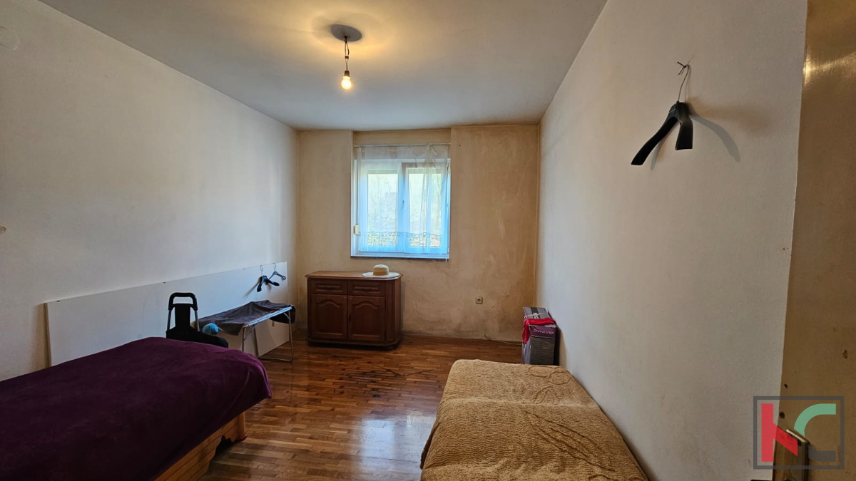 Istra, Pula, širši center, družinsko stanovanje 2SS+DB 57,31m2 v starejši novogradnji za prenovo, #prodaja