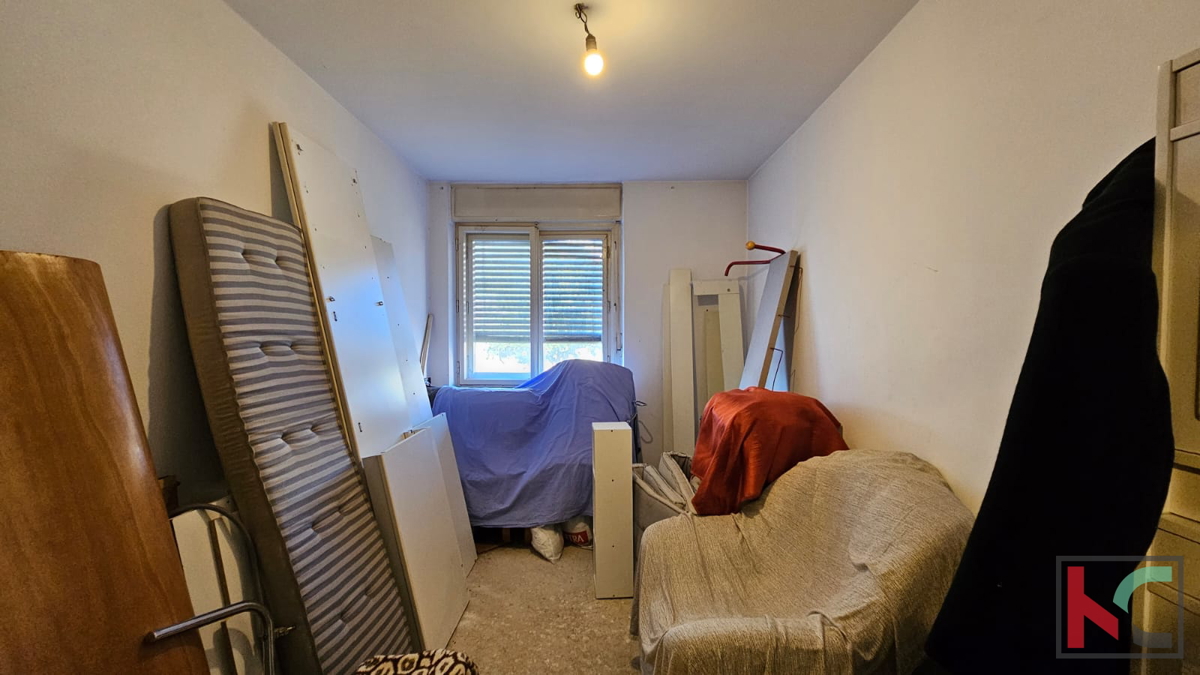 Istra, Pula, širši center, družinsko stanovanje 2SS+DB 57,31m2 v starejši novogradnji za prenovo, #prodaja