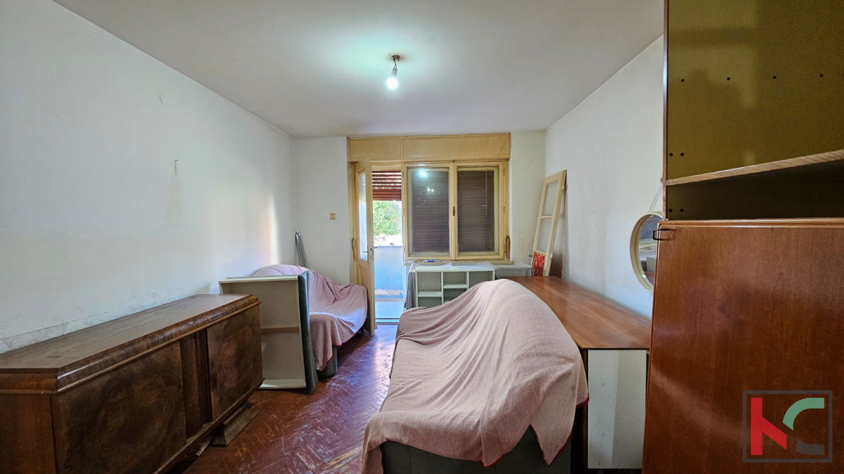 Istra, Pula, širši center, družinsko stanovanje 2SS+DB 57,31m2 v starejši novogradnji za prenovo, #prodaja
