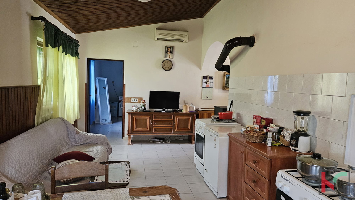 Istra, Pula, samostojna hiša s prostornim vrtom 1535m2 #prodaja