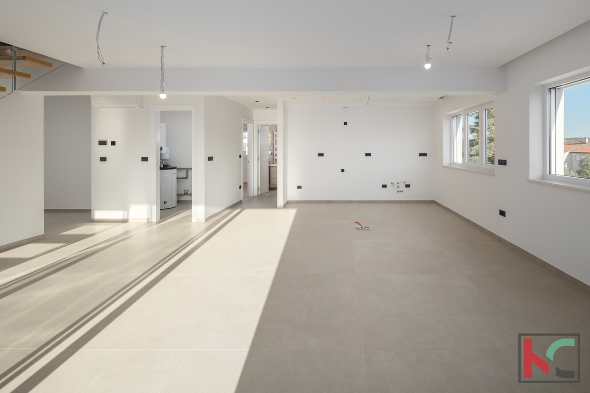 Rovinj, dvoetažno stanovanje, 171 m2 v novogradnji, 4s+db z dvema parkirnima mestoma v garaži, # prodamo