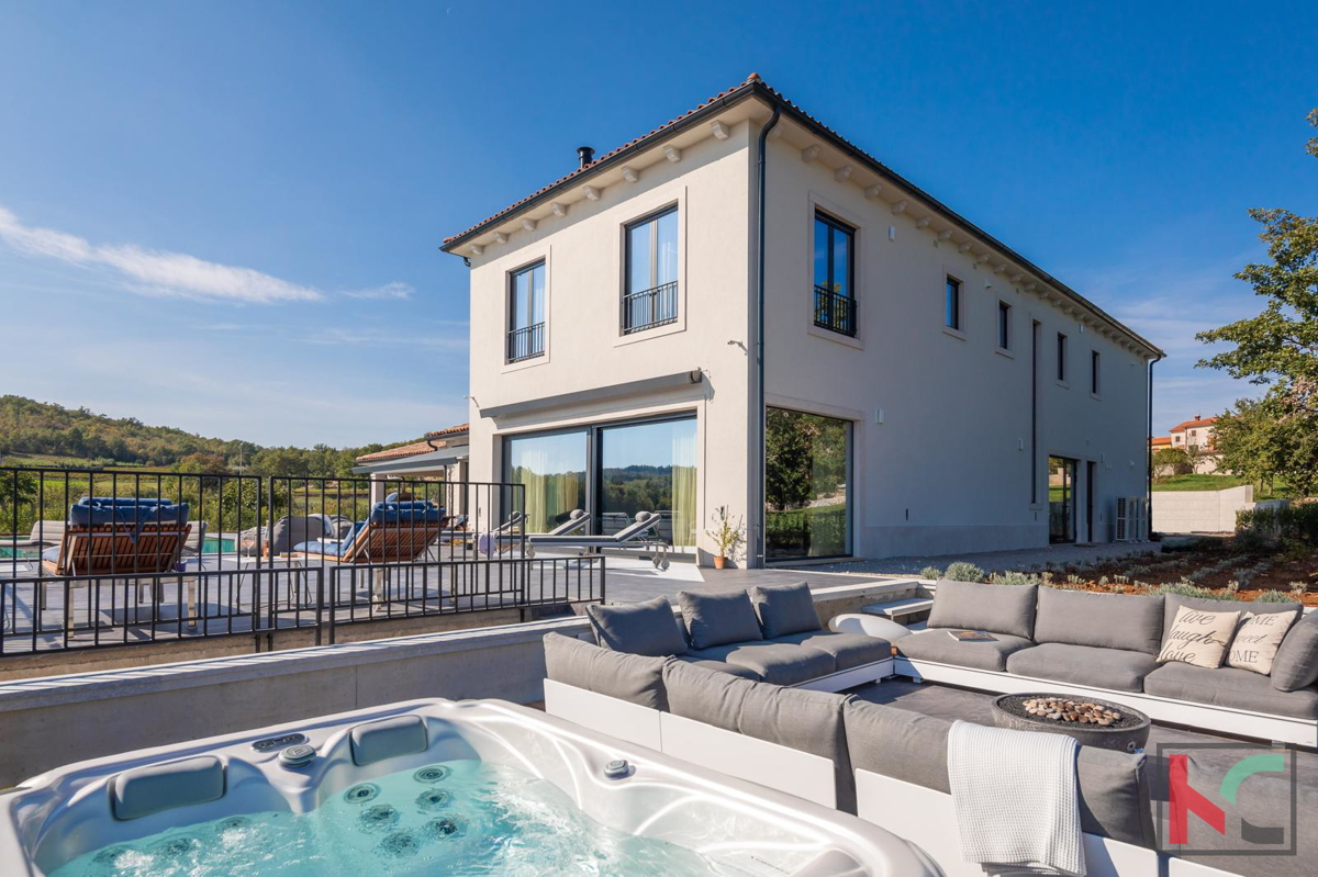 ISTRA, KAROJBA, AVTENTIČNA VILA S TENIS KRAJEM #PRODAJA