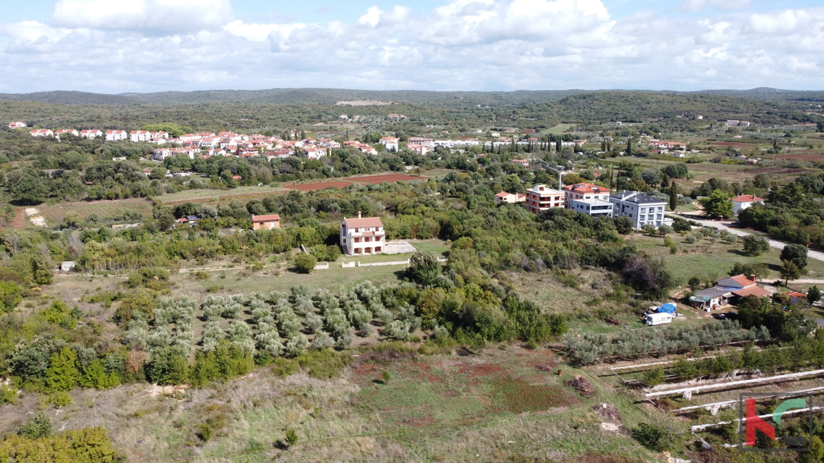 Istra, Rovinj, Veštar kmetijsko zemljišče 3187m2 z objektom 28m2