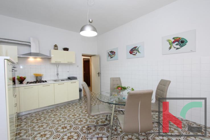 Rovinj, samostojna hiša s tremi stanovanjskimi enotami, dobra priložnost za investicijo, #prodaja