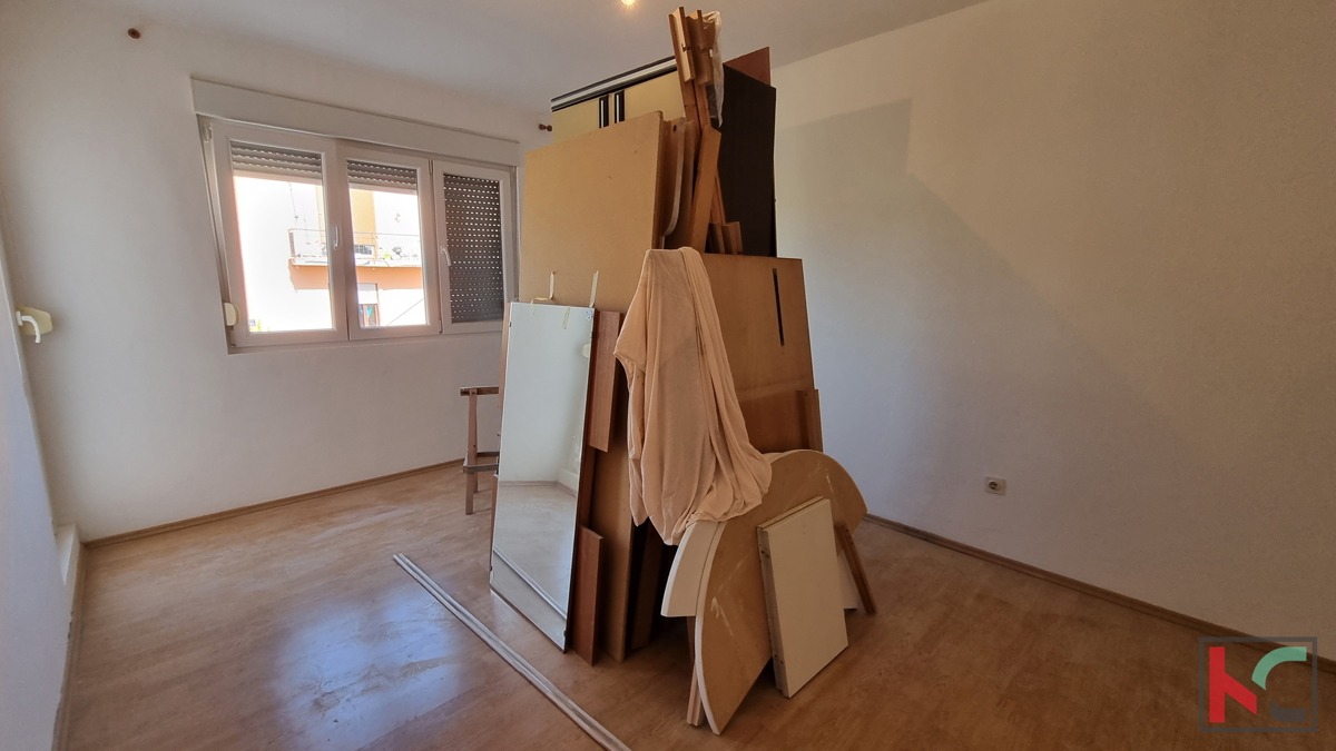 Pula, Vidikovac, prostorno stanovanje 110m2 s 3 terasami in 196m2 vrta