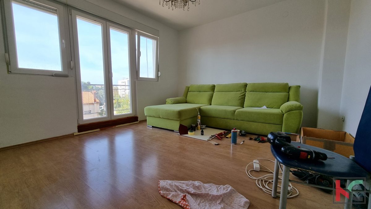 Pula, Vidikovac, prostorno stanovanje 110m2 s 3 terasami in 196m2 vrta