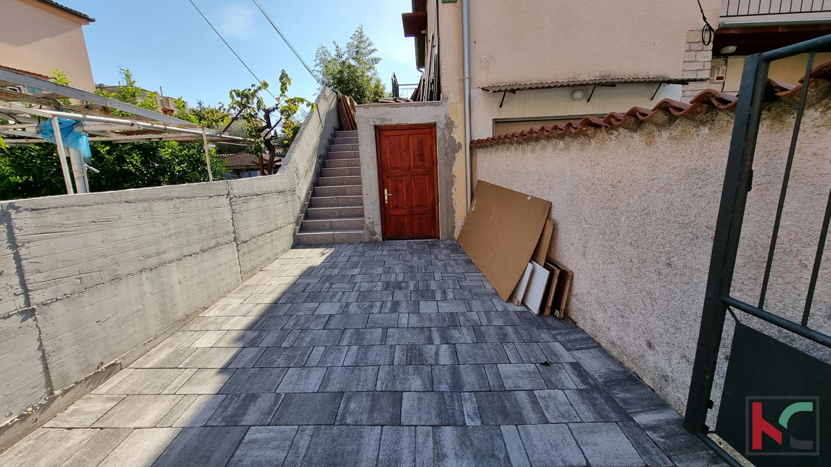 Pula, Vidikovac, prostorno stanovanje 110m2 s 3 terasami in 196m2 vrta