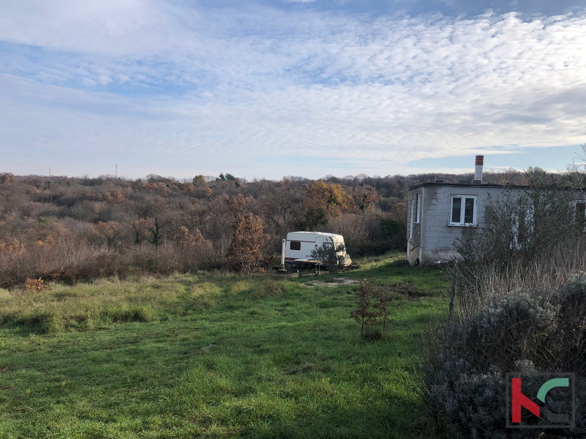 Istra, Mutvoran, kmetijsko zemljišče 12000 m2 z objektom v bližini Duge Uvale, #prodaja