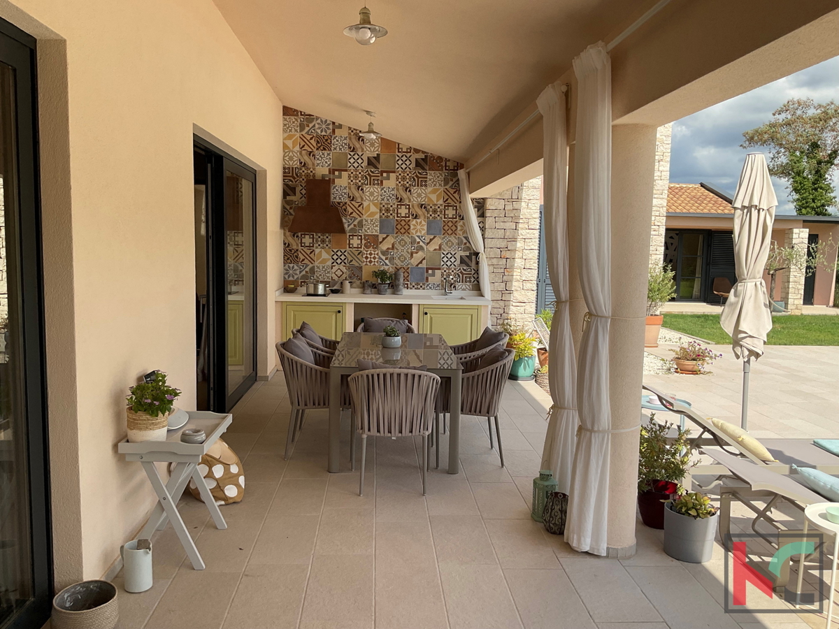 Istra, Svetvinčenat, Vila 237m2 na 1003m2 vrta z bazenom, #prodaja