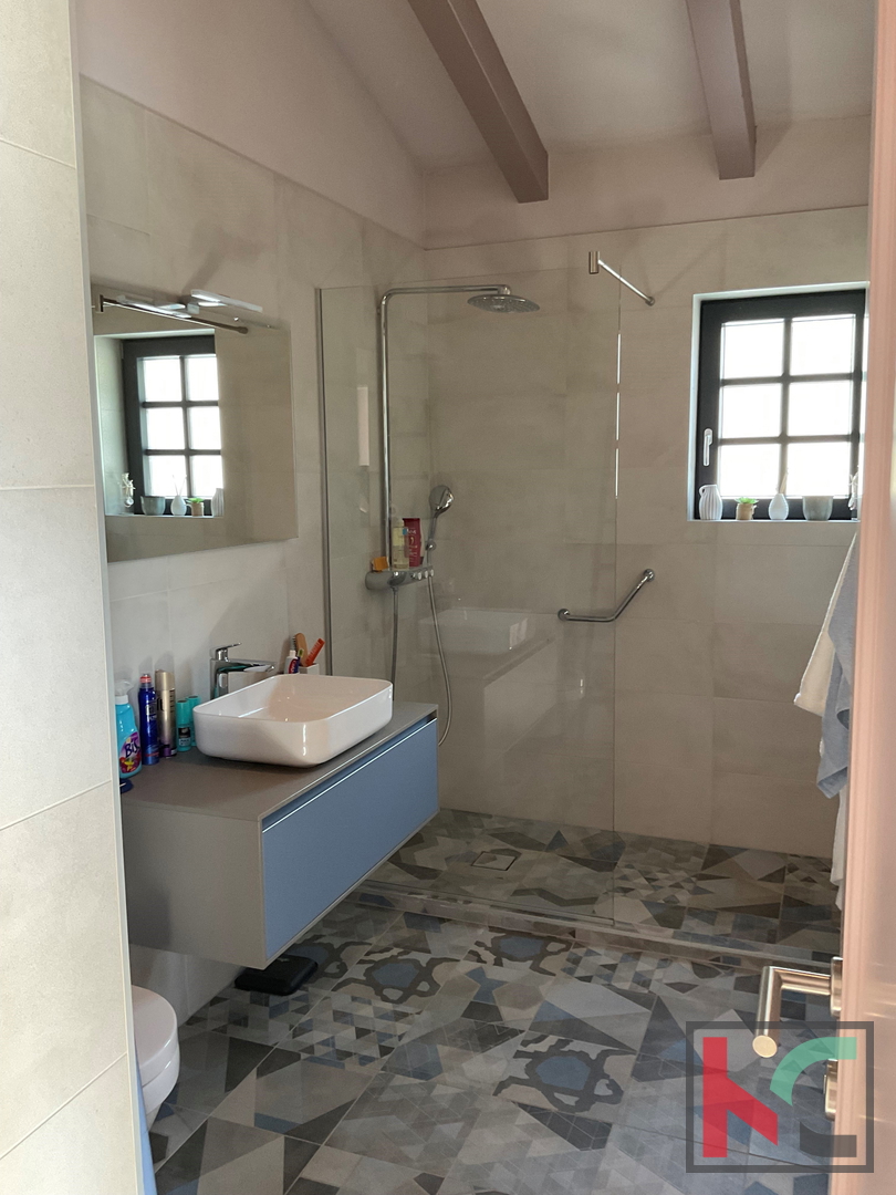 Istra, Svetvinčenat, Vila 237m2 na 1003m2 vrta z bazenom, #prodaja