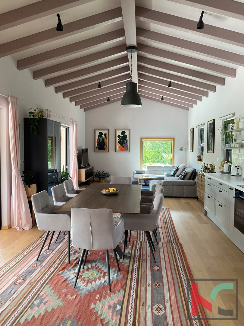 Istra, Svetvinčenat, Vila 237m2 na 1003m2 vrta z bazenom, #prodaja