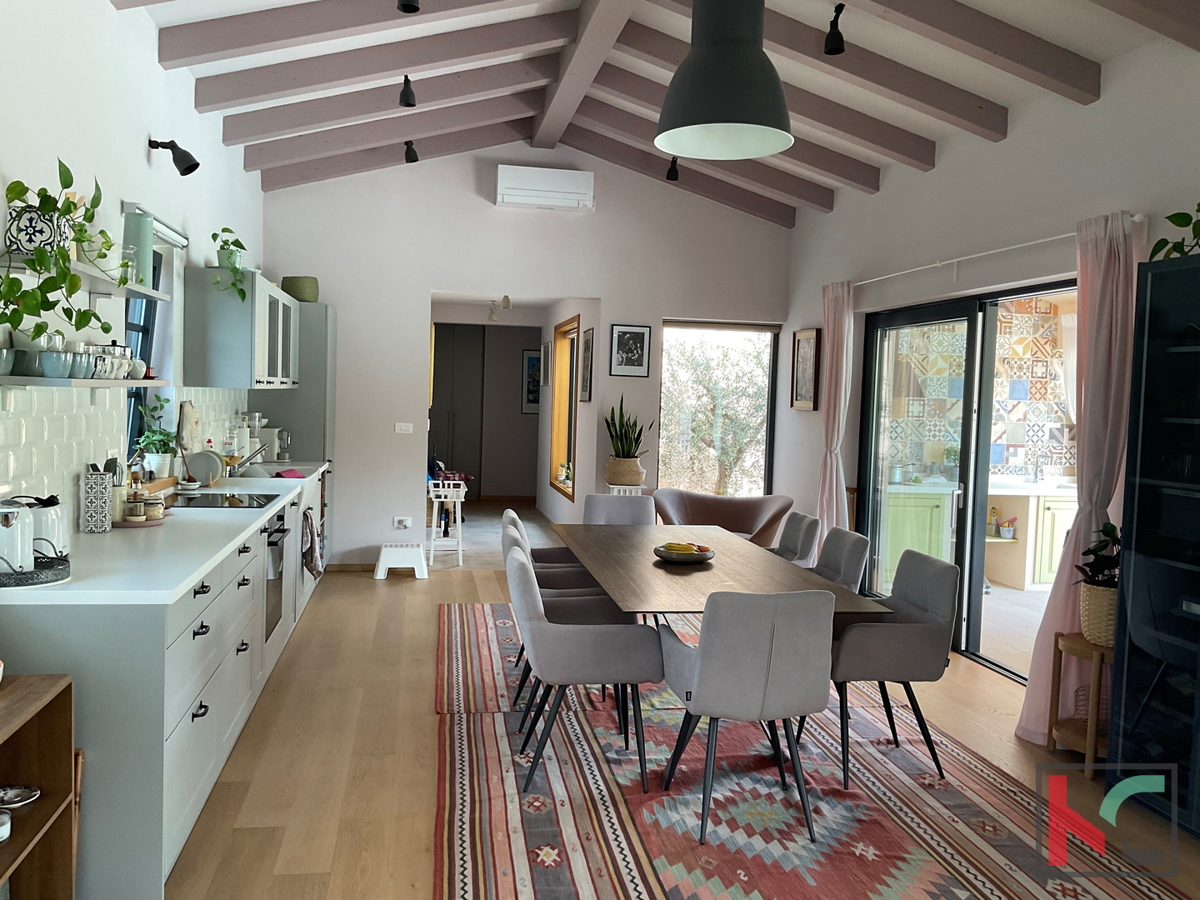 Istra, Svetvinčenat, Vila 237m2 na 1003m2 vrta z bazenom, #prodaja