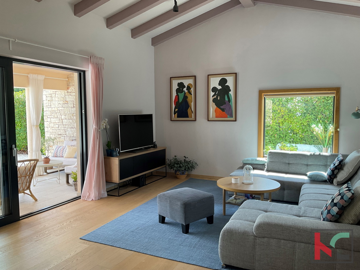 Istra, Svetvinčenat, Vila 237m2 na 1003m2 vrta z bazenom, #prodaja