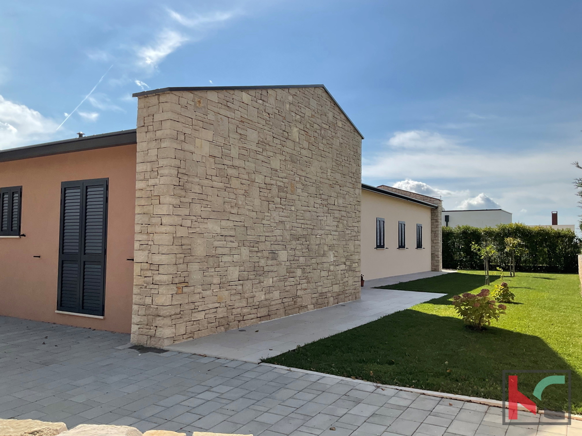 Istra, Svetvinčenat, Vila 237m2 na 1003m2 vrta z bazenom, #prodaja