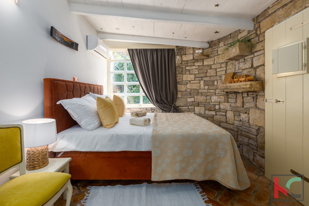 Istra, Poreč, Kaštelir, družinska kamnita hiša s pogledom na morje 228m2 #prodaja