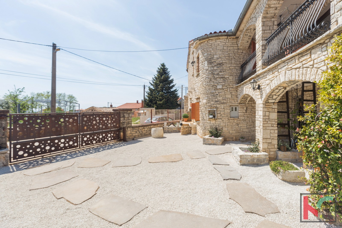 Istra, Poreč, Kaštelir, družinska kamnita hiša s pogledom na morje 228m2 #prodaja