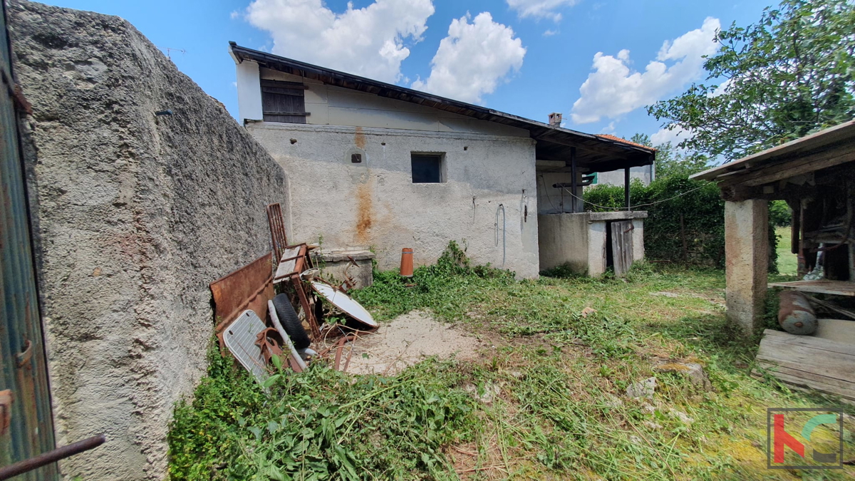Istra, Svetvinčenat, stara istrska hiša za obnovo 220m2 + vrt 210m2 #prodaja