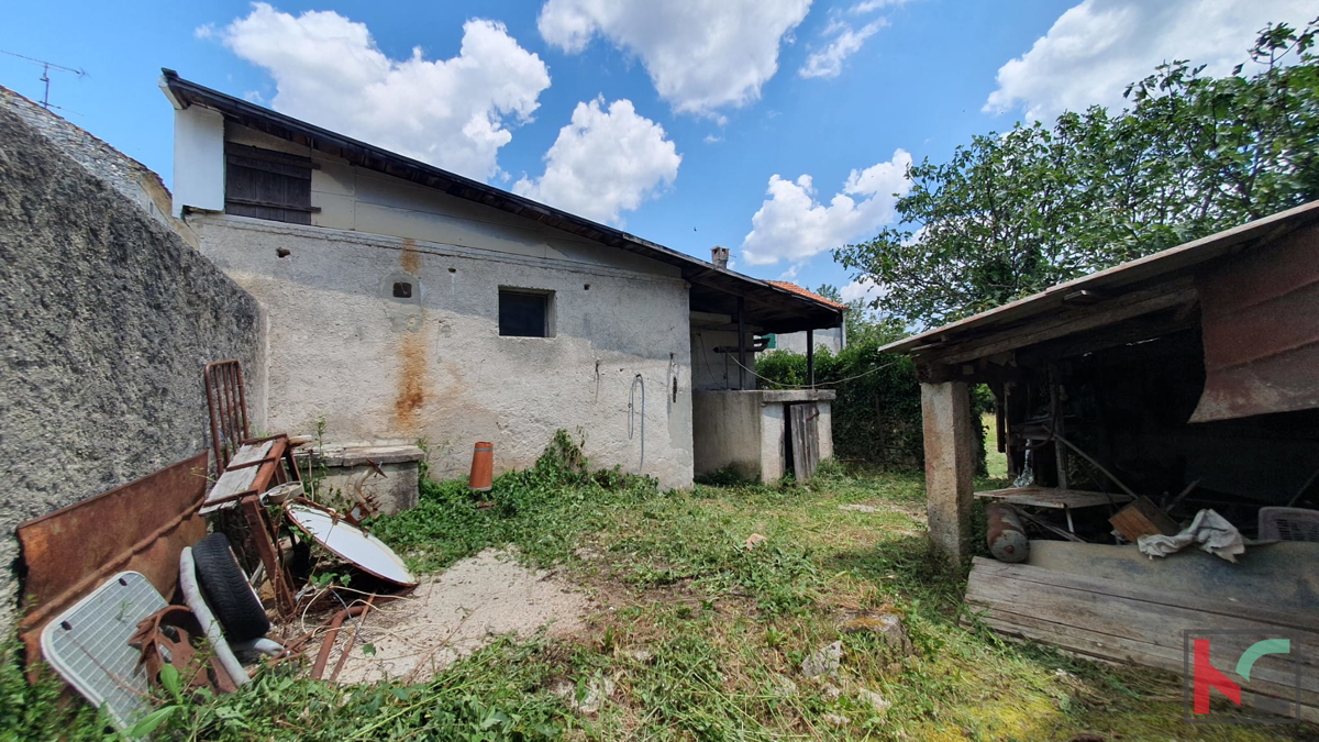 Istra, Svetvinčenat, stara istrska hiša za obnovo 220m2 + vrt 210m2 #prodaja