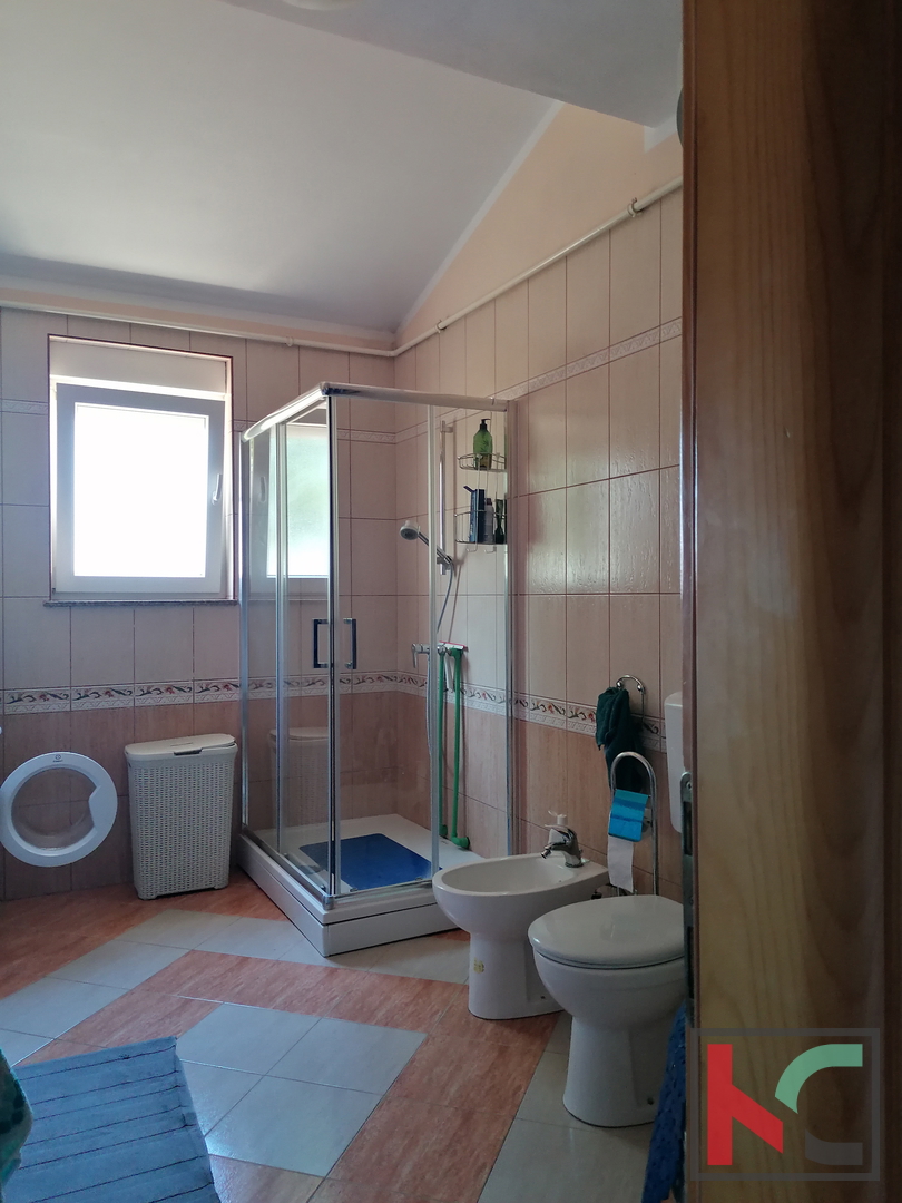Istra, Valbandon, 4-sobno stanovanje v pritličju z veliko teraso i vrtom #prodaja