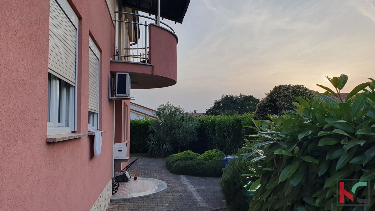 Istra, Valbandon, 4-sobno stanovanje v pritličju z veliko teraso i vrtom #prodaja