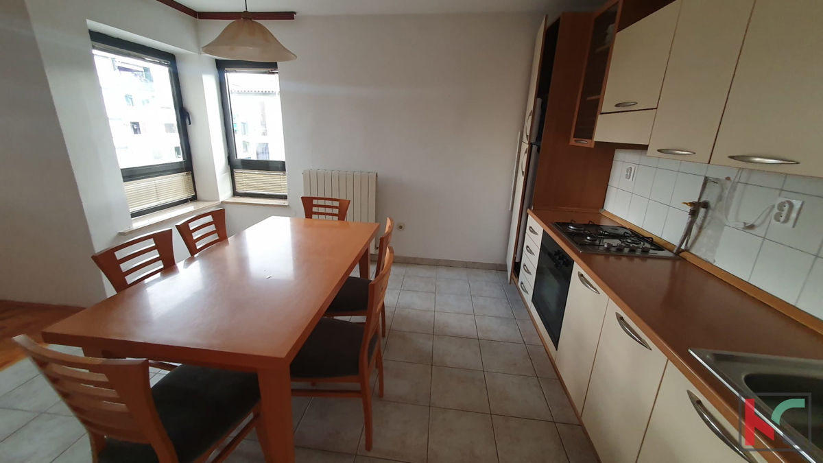 Pula, Center, veliko trisobno stanovanje, 2. nadstropje z dvigalom, 76,63m2 #prodaja