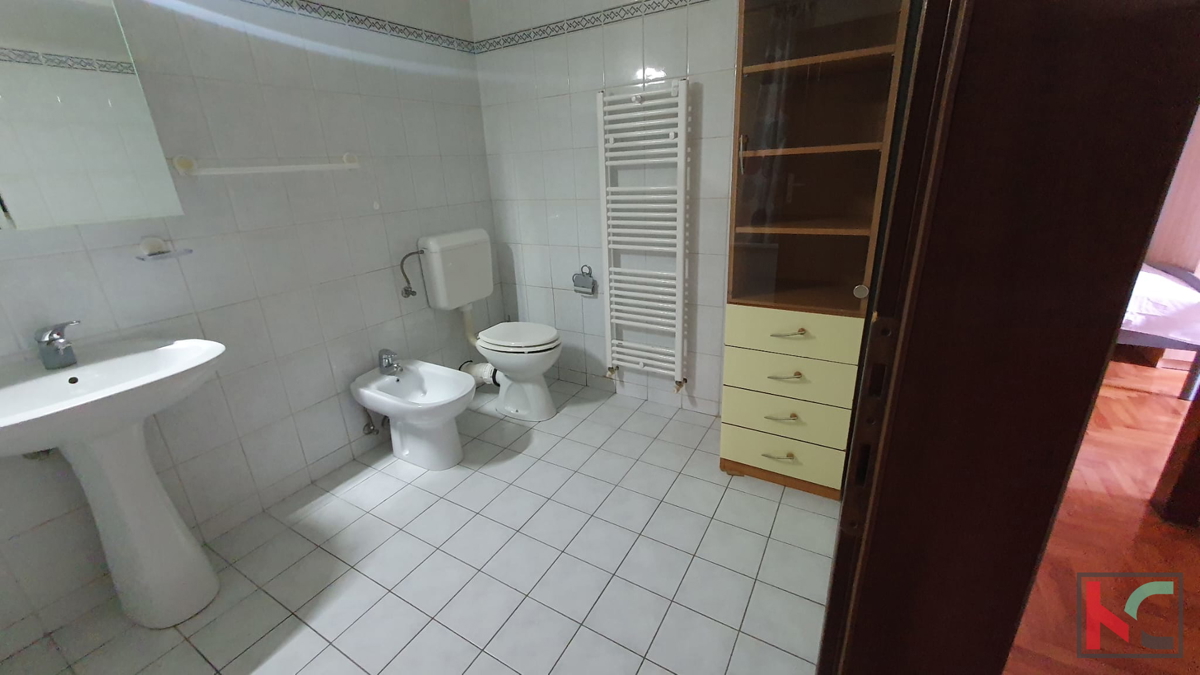 Pula, Center, veliko trisobno stanovanje, 2. nadstropje z dvigalom, 76,63m2 #prodaja