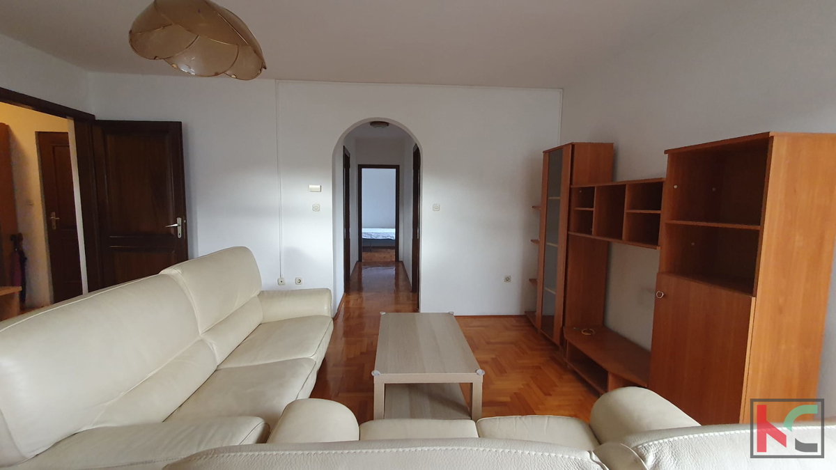 Pula, Center, veliko trisobno stanovanje, 2. nadstropje z dvigalom, 76,63m2 #prodaja