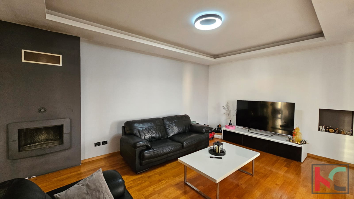 Pula, Valdebek, stanovanje 131m2, 3s + kopalnica z dvema parkirnima mestoma in veliko teraso #prodaja