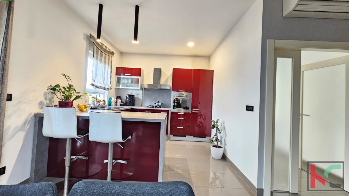 Pula, Valdebek, stanovanje 131m2, 3s + kopalnica z dvema parkirnima mestoma in veliko teraso #prodaja
