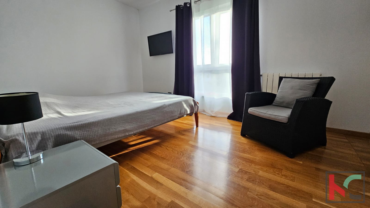 Pula, Valdebek, stanovanje 131m2, 3s + kopalnica z dvema parkirnima mestoma in veliko teraso #prodaja