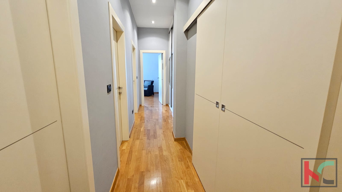Pula, Valdebek, stanovanje 131m2, 3s + kopalnica z dvema parkirnima mestoma in veliko teraso #prodaja
