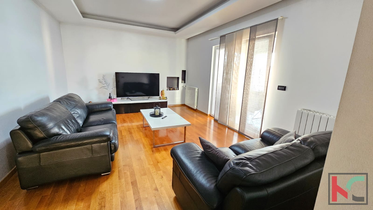 Pula, Valdebek, stanovanje 131m2, 3s + kopalnica z dvema parkirnima mestoma in veliko teraso #prodaja