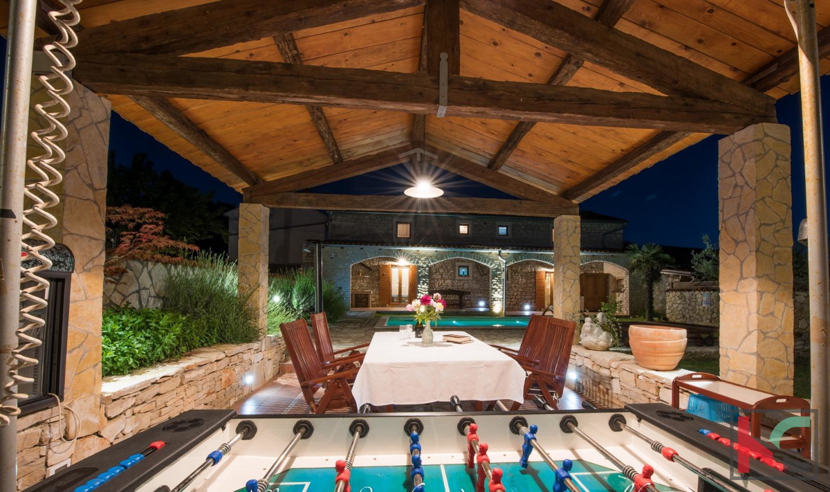 ISTRA, SVETVINČENAT, KAMENA HIŠA Z OGREVANIM BAZENOM NA 1200 M2 PARCELI, #PRODAJA