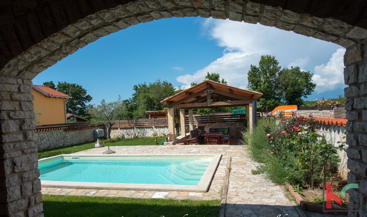 ISTRA, SVETVINČENAT, KAMENA HIŠA Z OGREVANIM BAZENOM NA 1200 M2 PARCELI, #PRODAJA