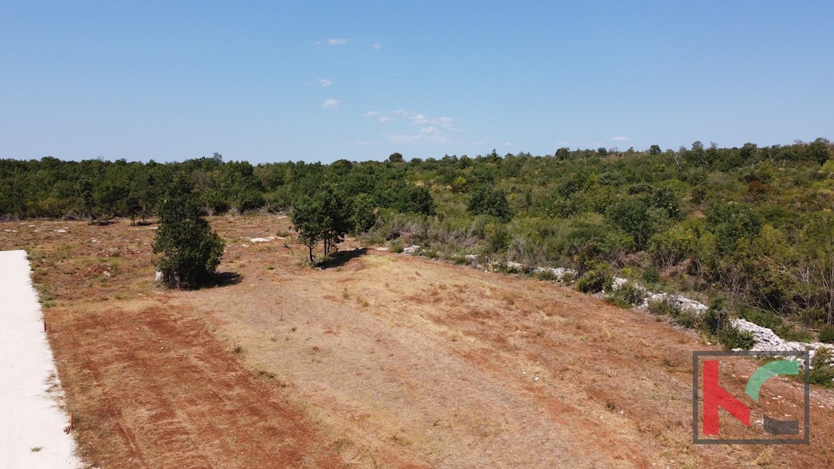 Istra - Peroj, vikend zemljišče 550m2 v bližini plaž in morja