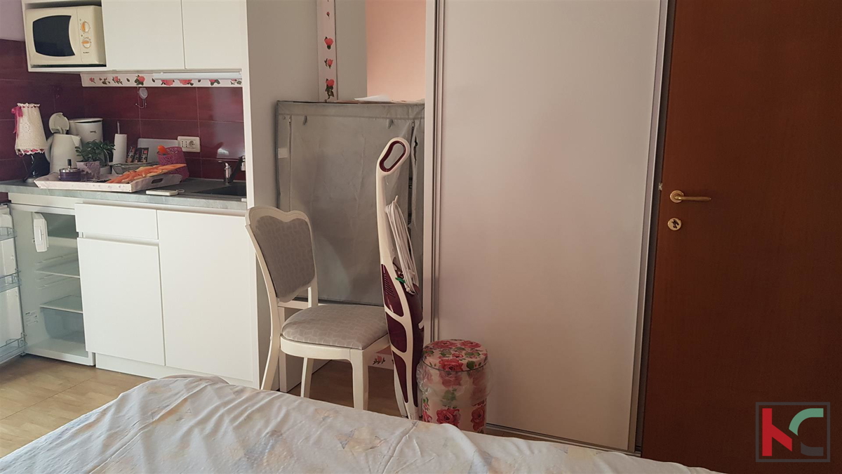 Rovinj, samostojna hiša 360m2 tri apartmaje in ločena hiša je odlična lokacija