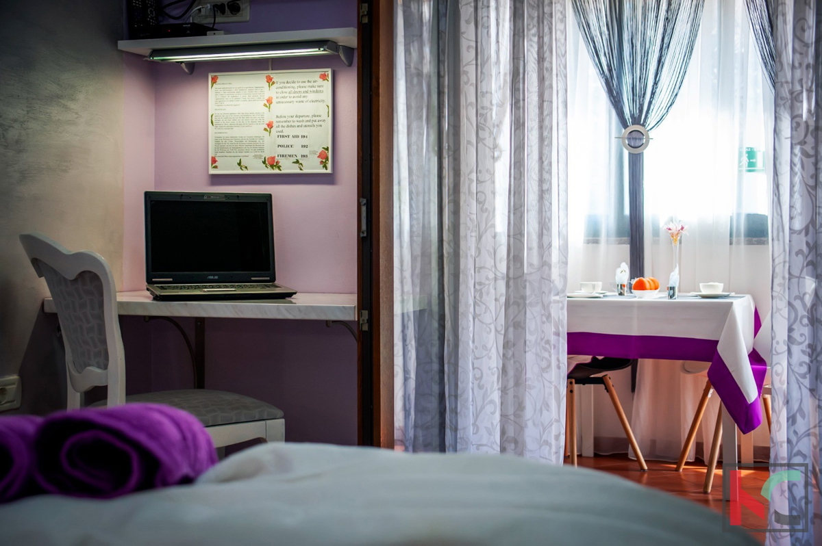 Rovinj, samostojna hiša 360m2 tri apartmaje in ločena hiša je odlična lokacija