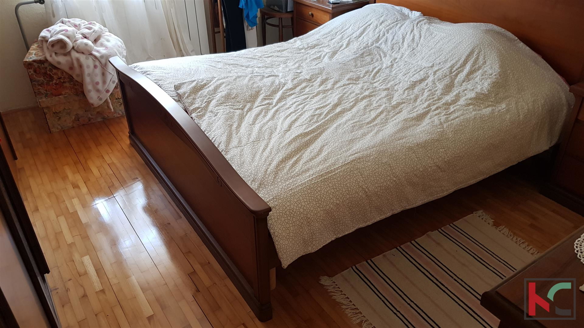 Rovinj, samostojna hiša 360m2 tri apartmaje in ločena hiša je odlična lokacija