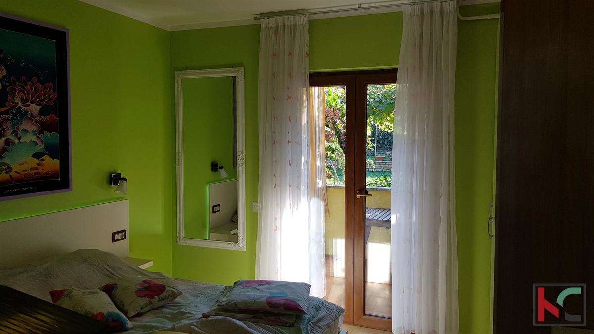 Rovinj, samostojna hiša 360m2 tri apartmaje in ločena hiša je odlična lokacija